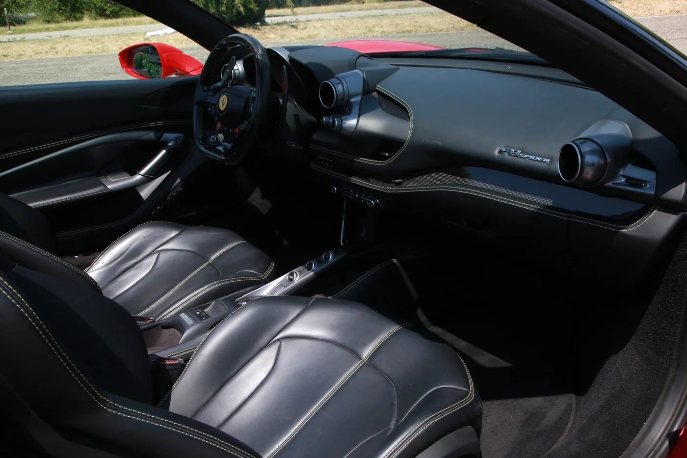 Ferrari F8 Tributo Spider — passenger seat