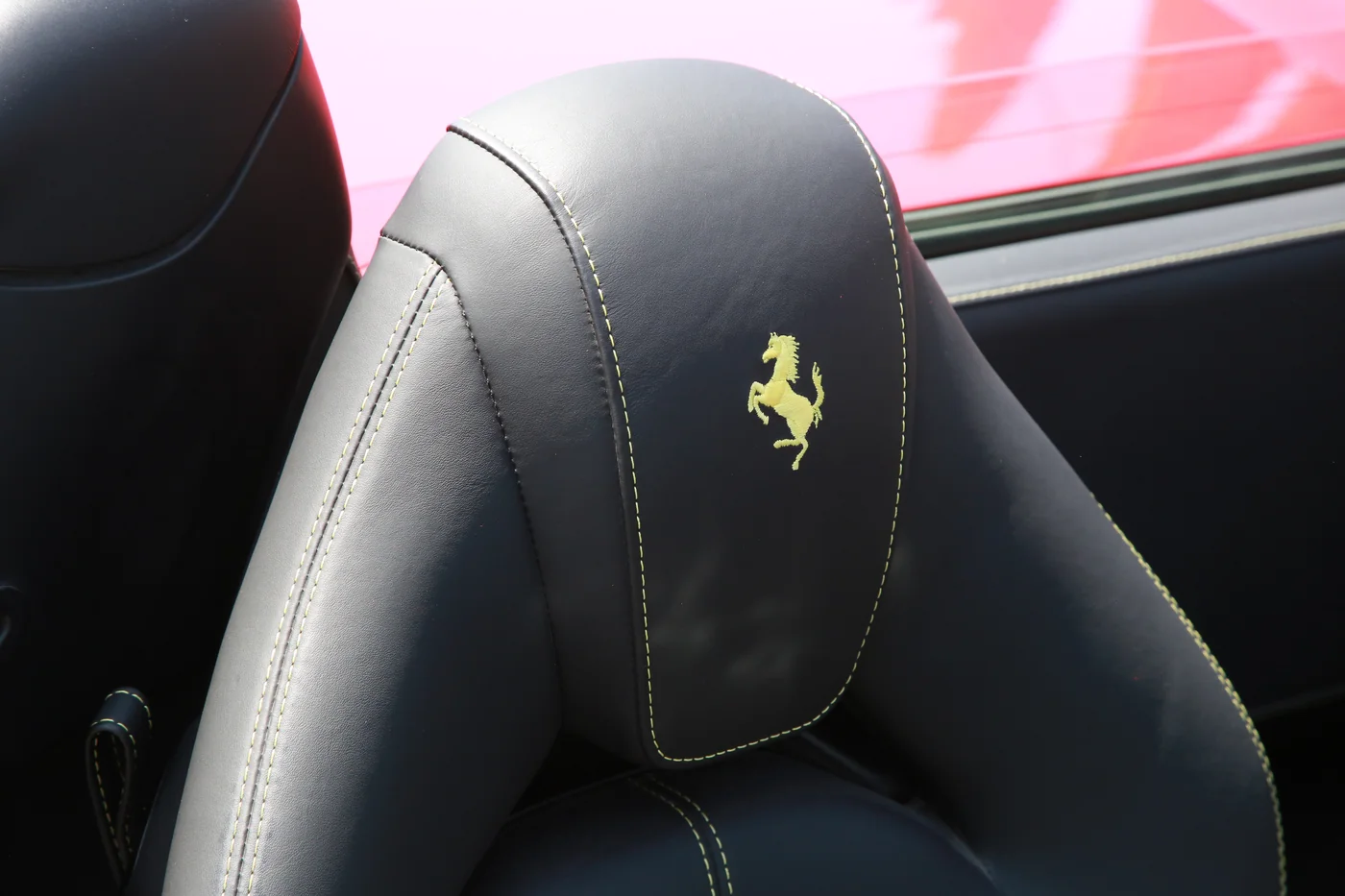 Ferrari F8 Tributo Spider — seats