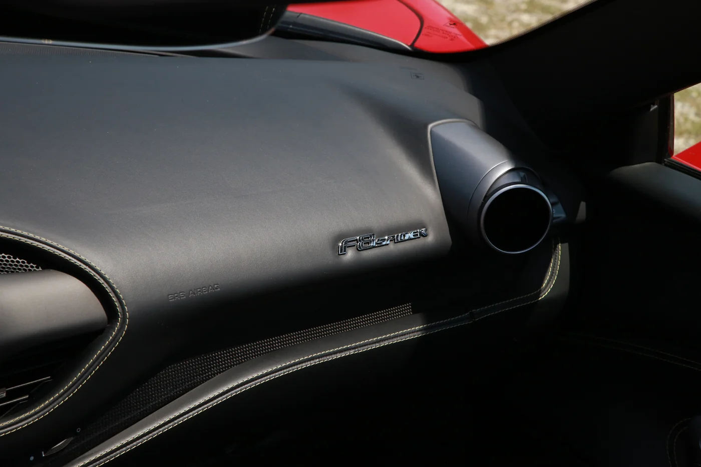 Ferrari F8 Tributo Spider — Ferrari badge