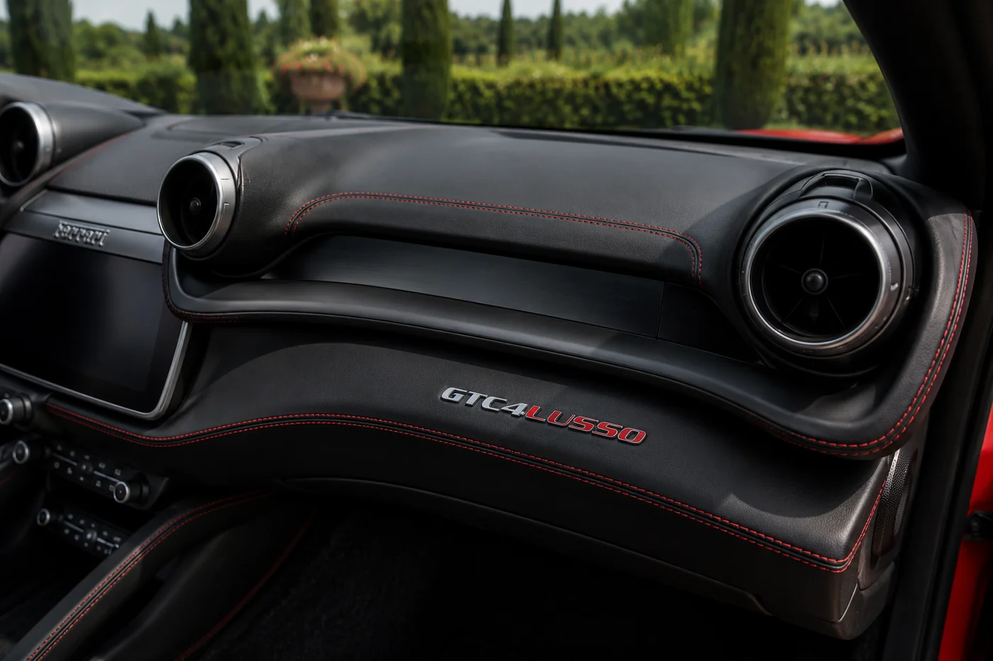 Ferrari GTC4Lusso — Ferrari badge