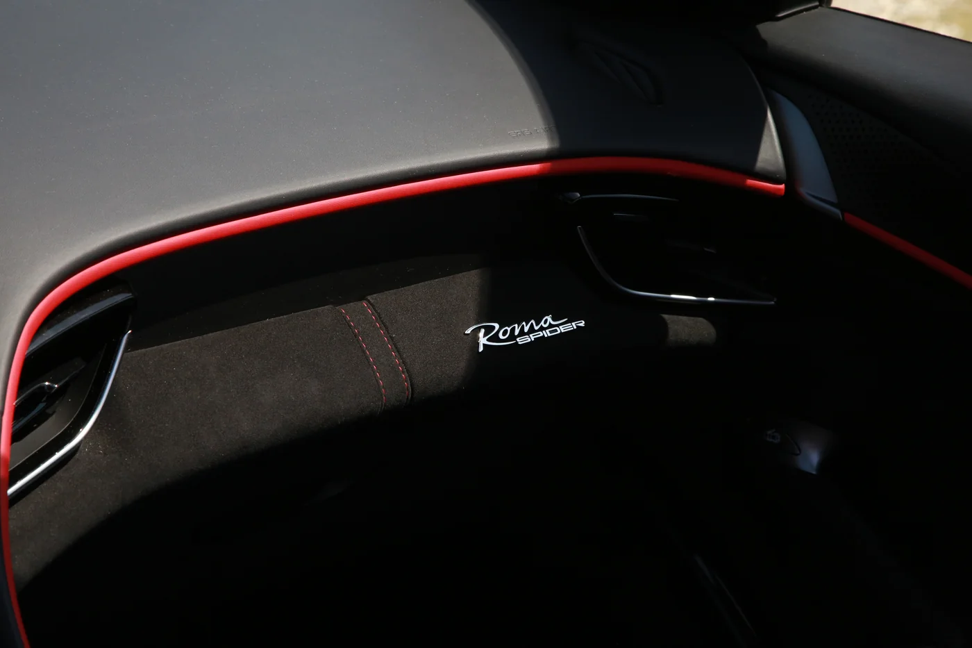 Ferrari Roma Spider — Ferrari badge
