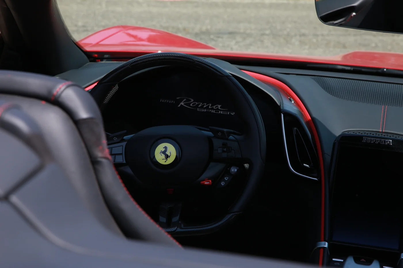 Ferrari Roma Spider — cockpit